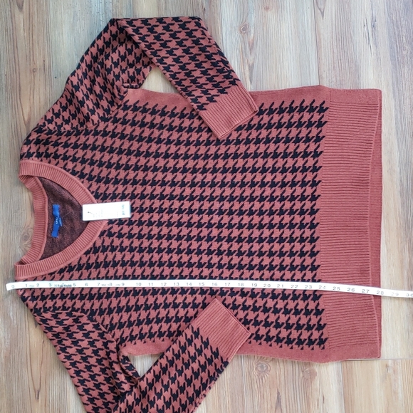 EUC Apt. 9 Rust Orange black houndstooth pattern soft knit V neck sweater Medium - Picture 5 of 7